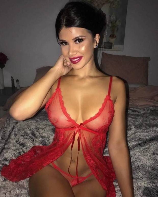 Hot Girls with Red Lips #16 (36 photos)