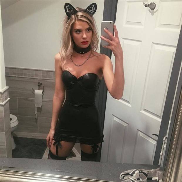 Hot Girls with Red Lips #16 (36 photos)