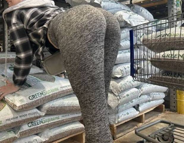 Hot Girls in Yoga Pants #50 (38 photos)