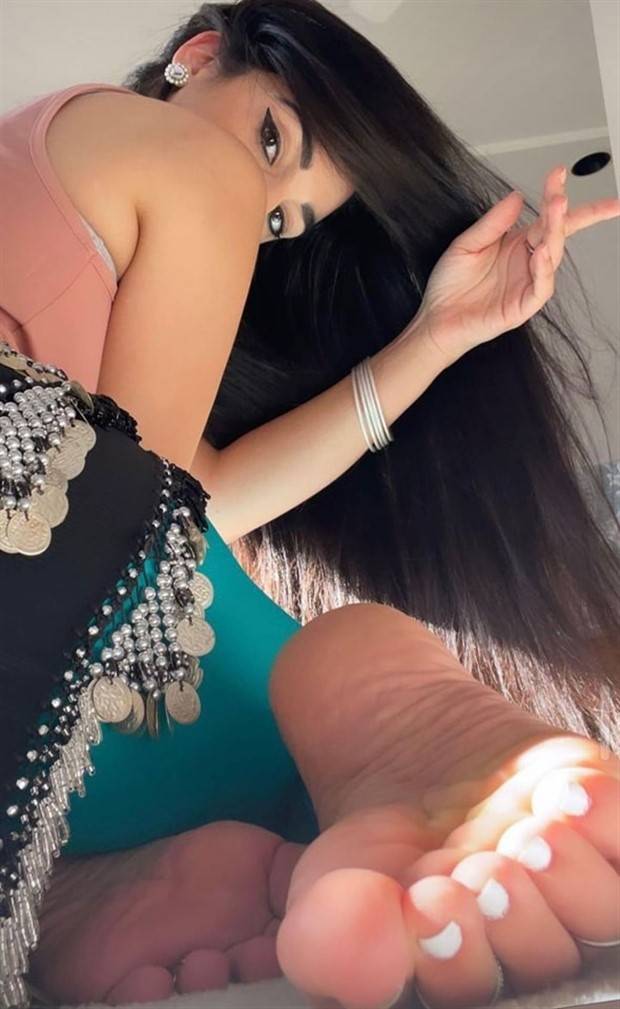 hot girls with sexy feet 17 Hot Barefoot Girls #8 (33 photos)