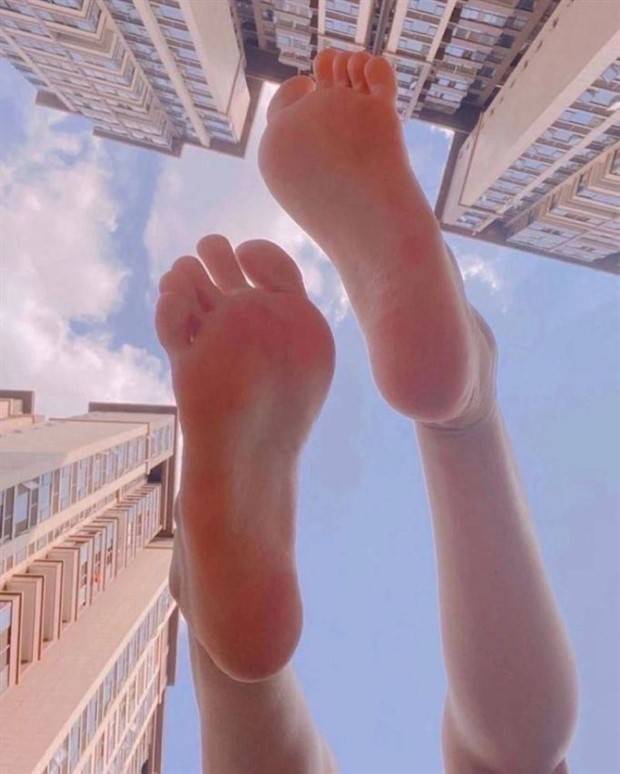 hot girls with sexy feet 3 Hot Barefoot Girls #8 (33 photos)