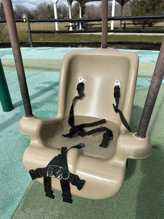 Unfortunate Playground Fails (24 photos)