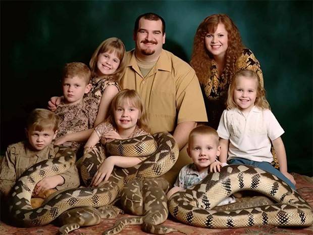 24 AI Generated Family Portraits (24 photos)