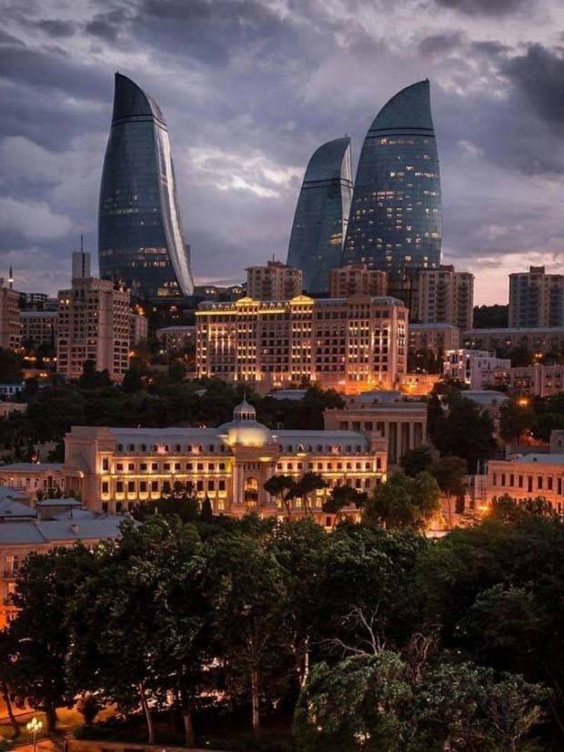 Impressive Flame Towers of Baku (29 photos)