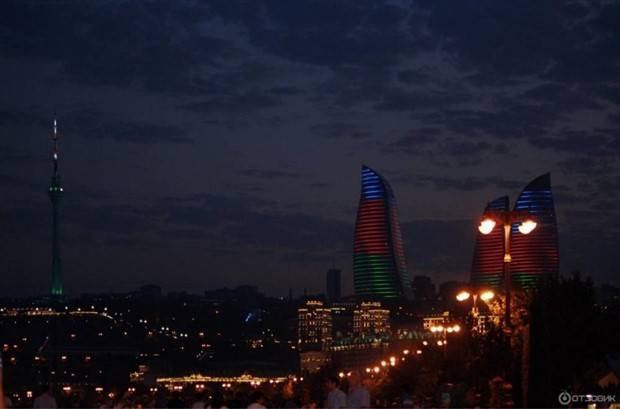 Impressive Flame Towers of Baku (29 photos)