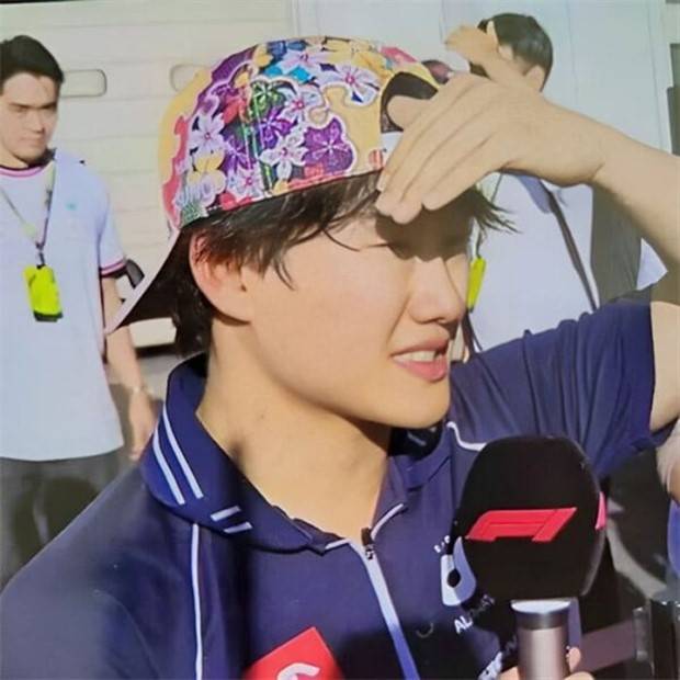 funny headware 24 Topper Tango: Hilarious Headwear Hijinks! (36 photos)