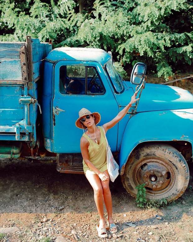 Hot Girls and Tractors (31 photos)