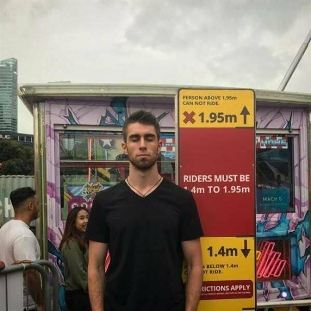 tall people problems 10 The Quirks That Come with Being Tall (25 photos)