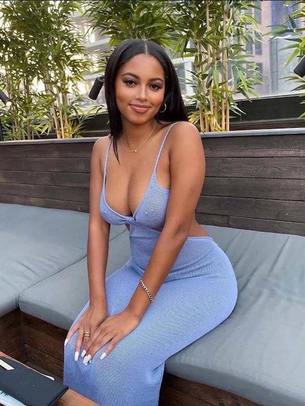 Hot Girls in Tight Dresses #49 (33 photos)