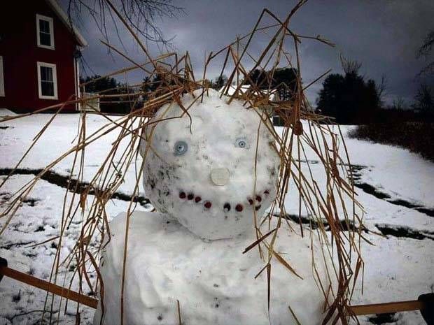 Snowmen Funnies: Hilarious Winter Vibes (21 photos)