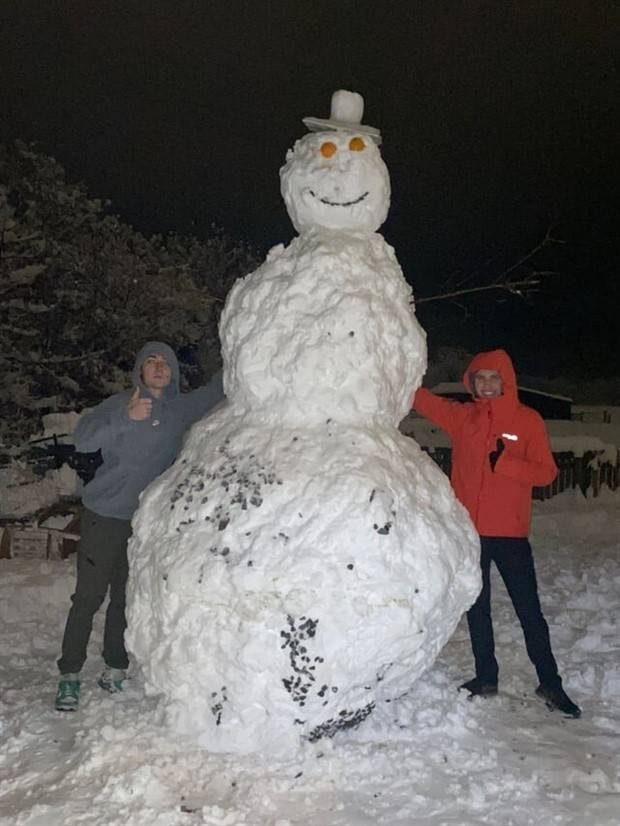 Snowmen Funnies: Hilarious Winter Vibes (21 photos)