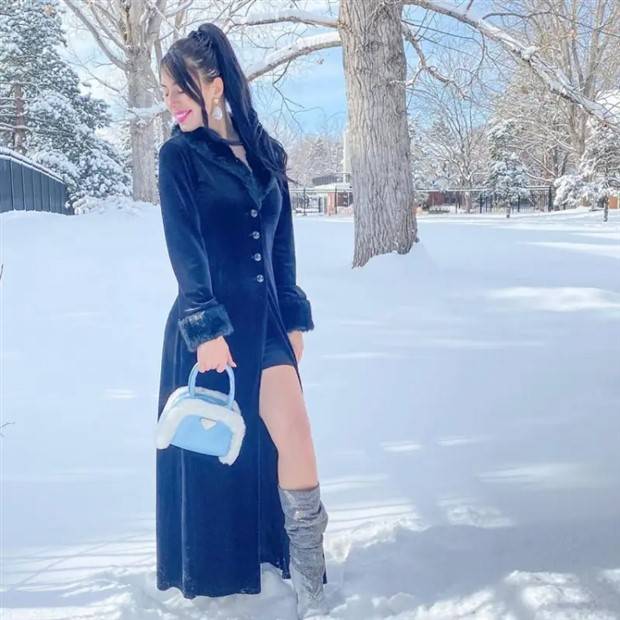 hot girls in winter 15 Hot Girls who are Not Afraid of the Cold (40 photos)