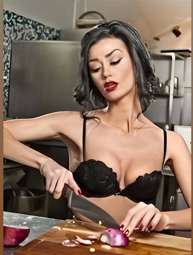 Hot Girls with Red Lips #18 (30 photos)