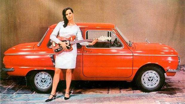 vintage ads with cars and women 6 26 Vintage Ads Featuring Women and Cars (26 photos)
