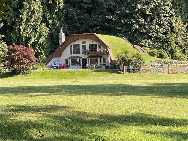 Captivating Homes Infused with Atmosphere (30 photos)