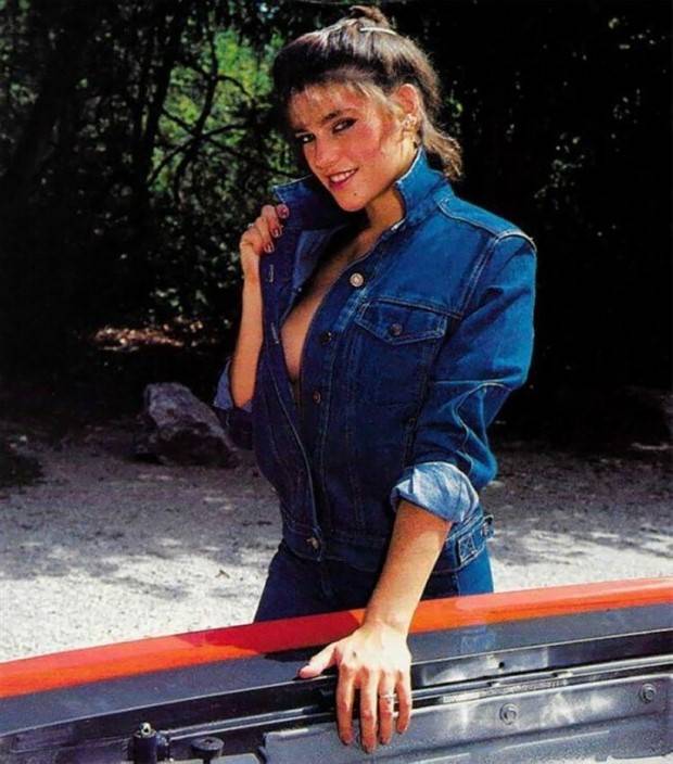 cars girls 1980s 4 Girls and Cool Cars from the 1980s (21 photos)