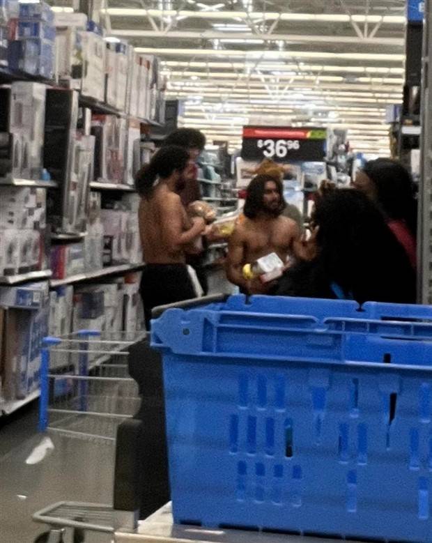crazy walmart moments 8 Welcome to Walmart #32 (30 photos)