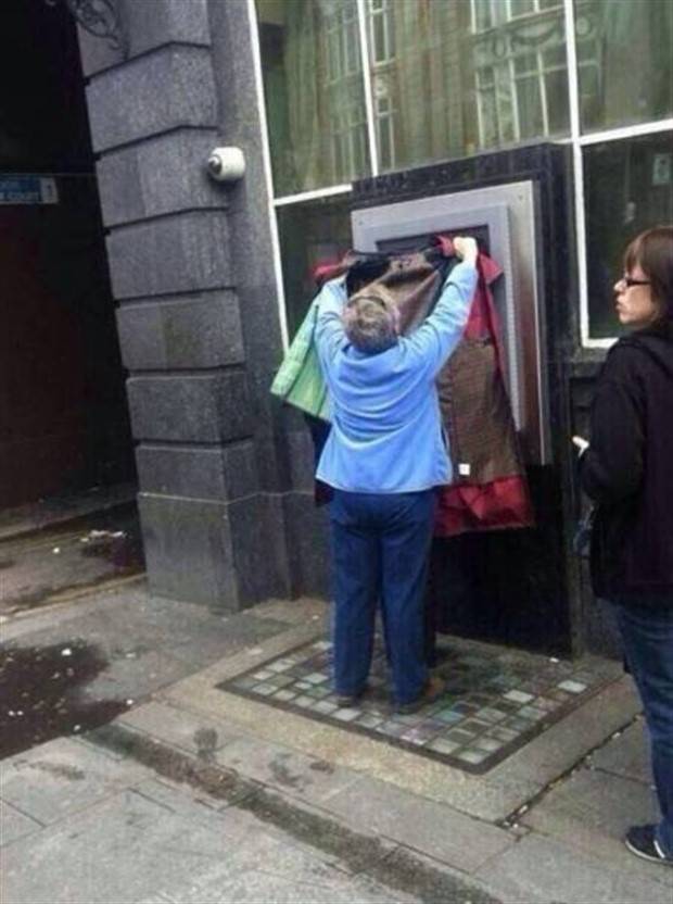 Eccentric Occurrences at ATMs (35 photos)