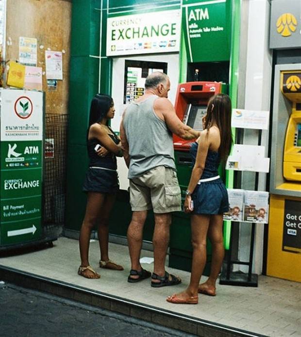Eccentric Occurrences at ATMs (35 photos)