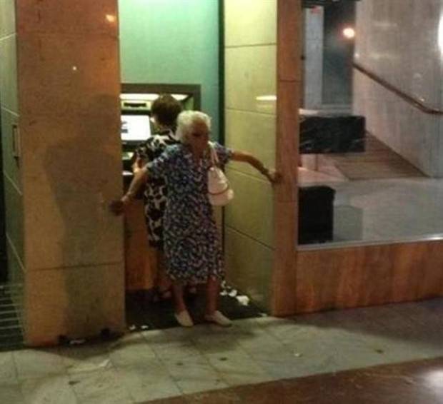 Eccentric Occurrences at ATMs (35 photos)
