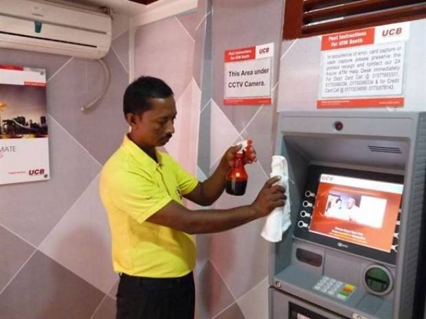 Eccentric Occurrences at ATMs (35 photos)