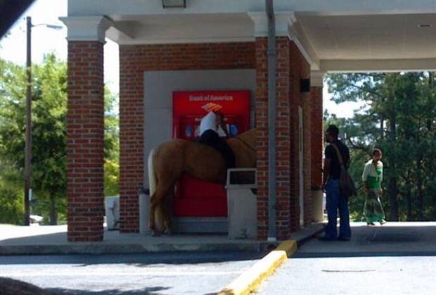 Eccentric Occurrences at ATMs (35 photos)