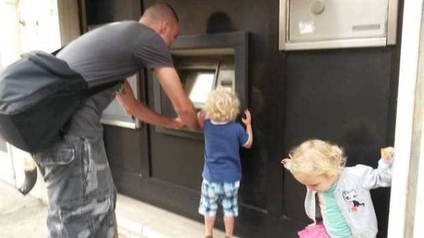 Eccentric Occurrences at ATMs (35 photos)