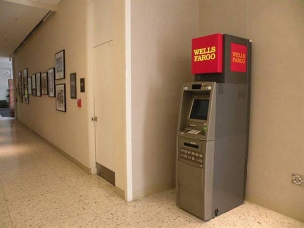 Eccentric Occurrences at ATMs (35 photos)