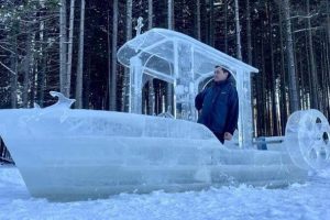 Fully Operational Boat Made of Ice (10 photos)
