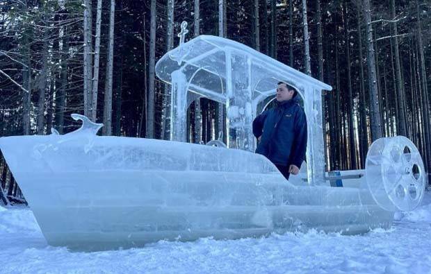 Fully Operational Boat Made of Ice (10 photos)