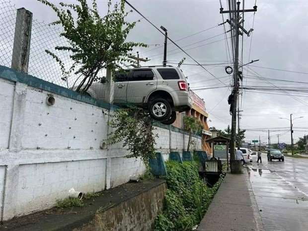 Insane Driving Fails #20 (25 photos)