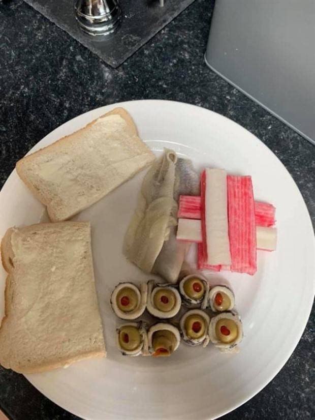 strange plates 1 Repulsive Plates That Defy Taste (29 photos)