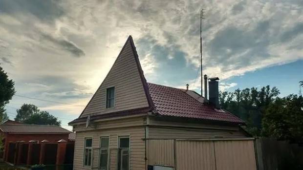 Funny and Unusual House Roof Designs (17 photos)