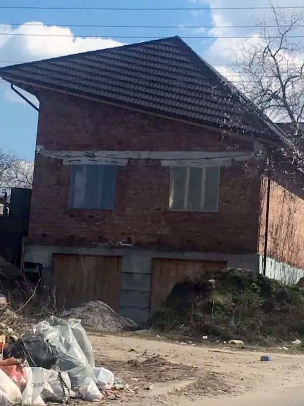 Funny and Unusual House Roof Designs (17 photos)