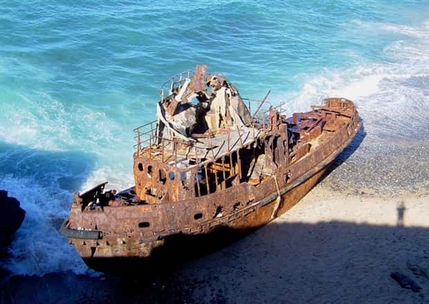 Captivating Scenes of Abandoned Ships (31 photos)