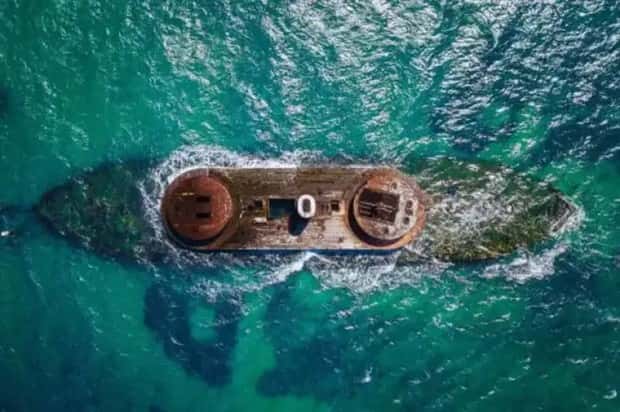 Captivating Scenes of Abandoned Ships (31 photos)