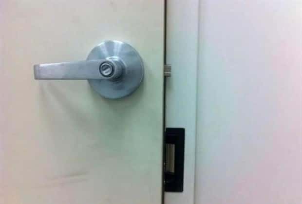 Some People Easily Deal with Everyday Problems (34 photos)