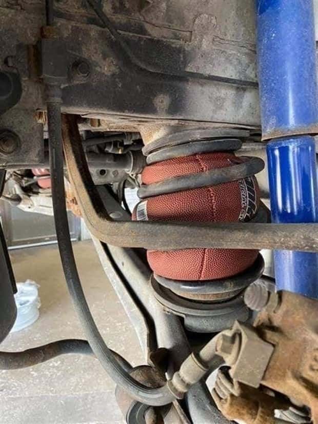 Some People Easily Deal with Everyday Problems (34 photos)