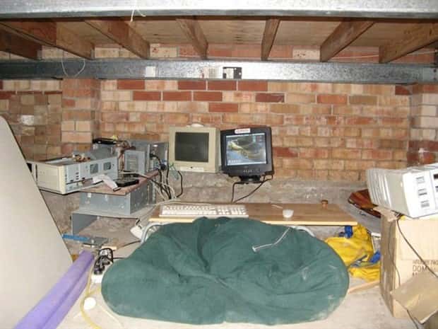 Hacker Dens from the Past (24 photos)