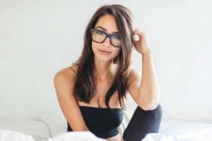 Hot Girls with Glasses #18 (25 photos)