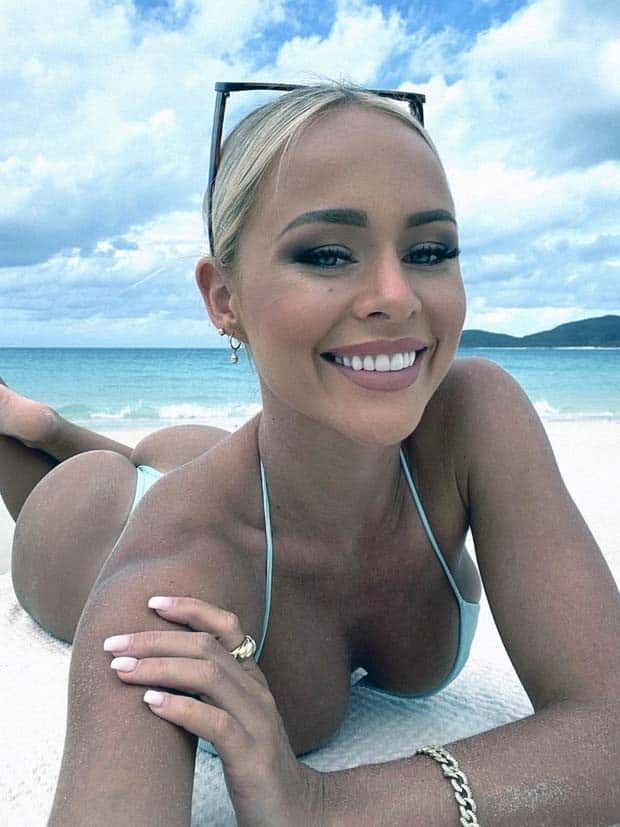 Hot Girls with Disarming Smile #2 (23 photos)