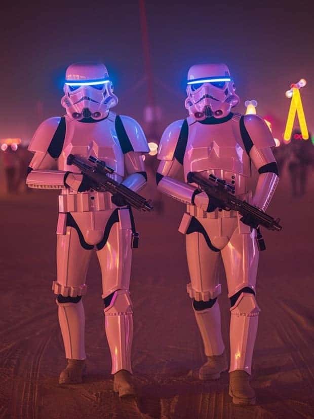 AI Blends Star Wars with Burning Man (22 photos)