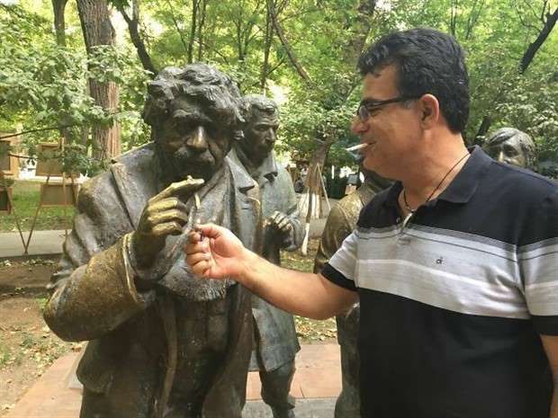 tourists and statues 19 Amusing Interactions Between Tourists and Statues (24 photos)