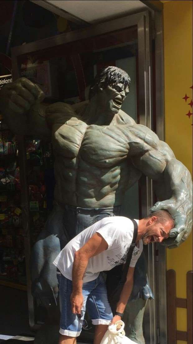 tourists and statues 3 Amusing Interactions Between Tourists and Statues (24 photos)