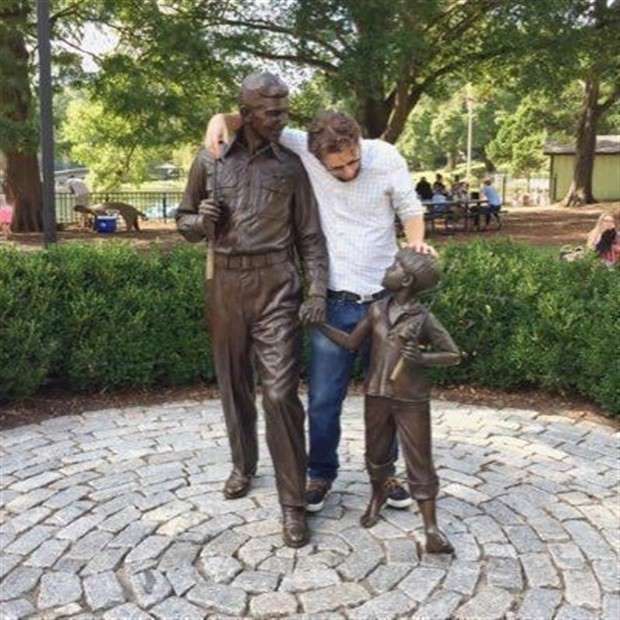 tourists and statues 8 Amusing Interactions Between Tourists and Statues (24 photos)