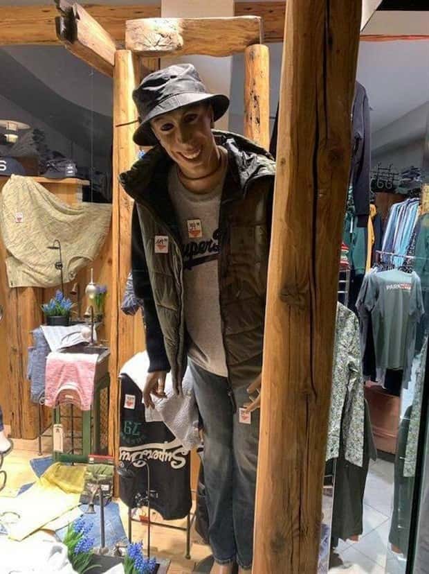 Strange Mannequins Baffle Everyone (21 photos)