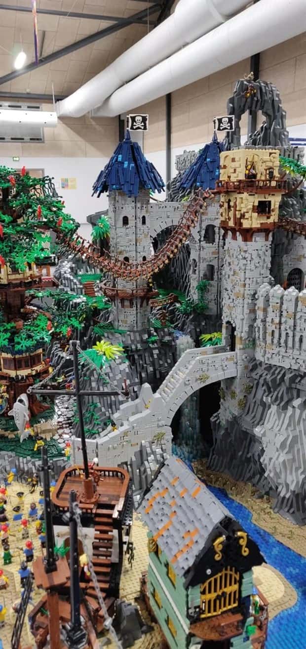Amazing LEGO World #10 (24 photos)