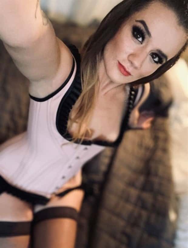 Hot Girls in Corsets #31 (23 photos)