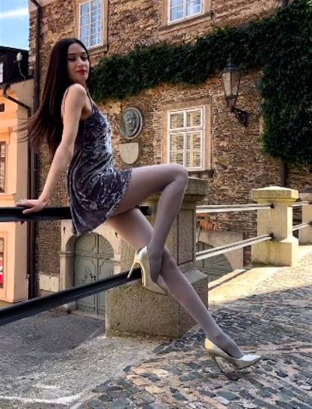 Hot Girls with Beautiful Legs #52 (25 photos)