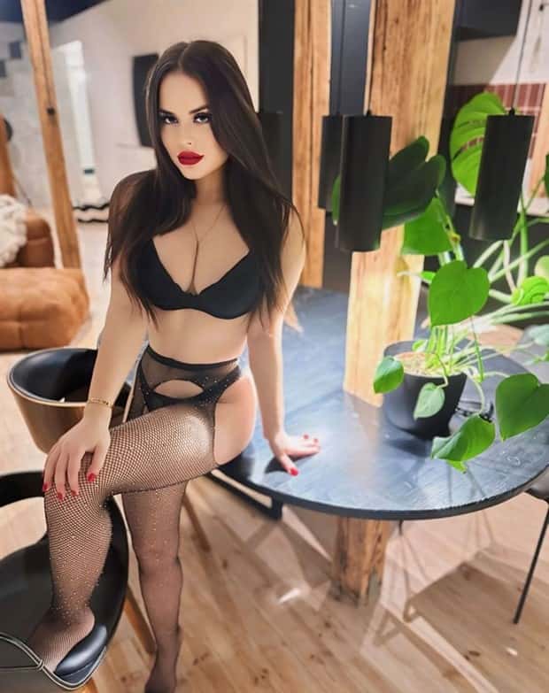 girls with sexy red lips 12 Hot Girls with Red Lips #21 (25 photos)